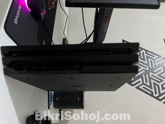 PlayStation 4 Pro (PS4 pro) USED